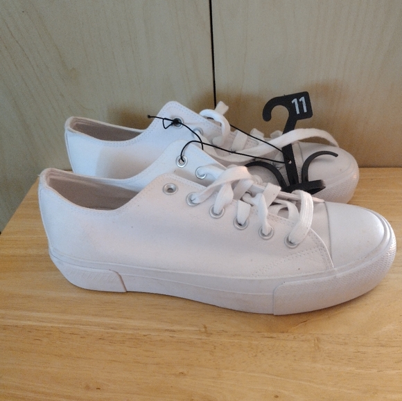 No Boundaries White Memory Foam Sneakers - Size 11 - Picture 3 of 5
